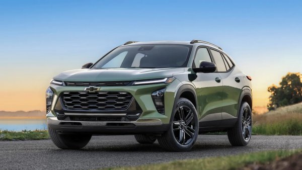 По-малкият роднина на Trailblazer също е продукт на GM Korea и се произвежда в азиатската държава. Американската версия ползва 1.2-литров турбомотор със 137 коня максимална мощност - неочаквано малък работен обем като за щатския пазар. За сметка на това обаче предлага истински автоматик, вместо вариатор като повечето конкуренти. 
